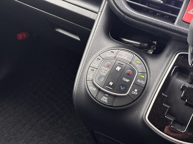 ノア X タイプ1 車いす2名 4WD