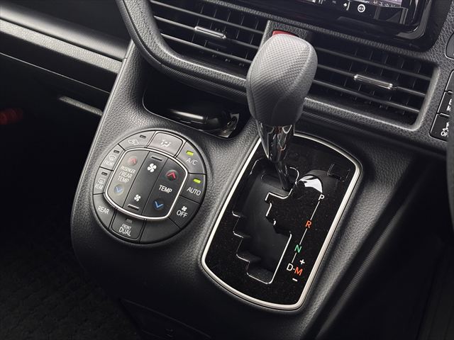 ノア X タイプ1 車いす2名 4WD