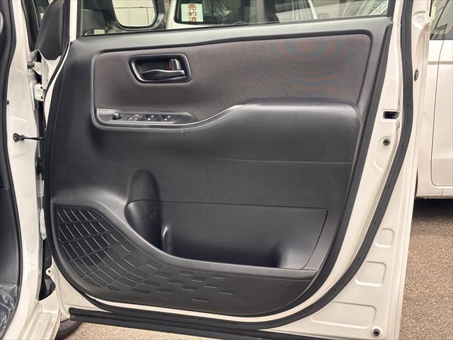 ノア X タイプ1 車いす2名 4WD