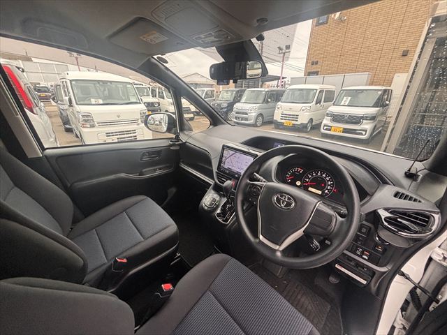 ノア X タイプ1 車いす2名 4WD