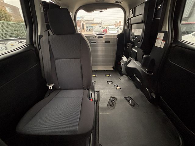 ノア X タイプ1 車いす2名 4WD