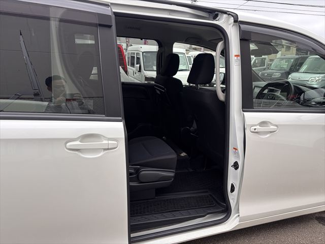 ノア X タイプ1 車いす2名 4WD