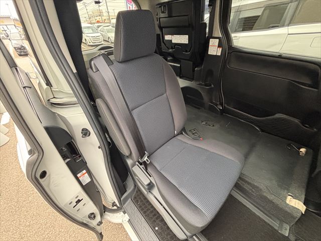 ノア X タイプ1 車いす2名 4WD