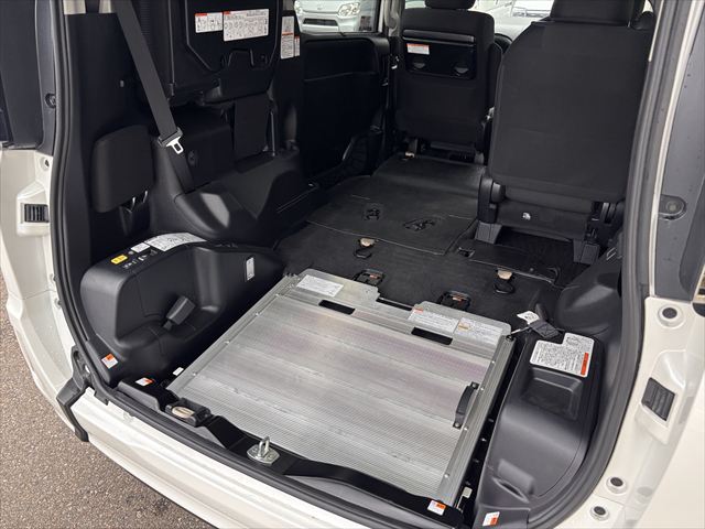 ノア X タイプ1 車いす2名 4WD