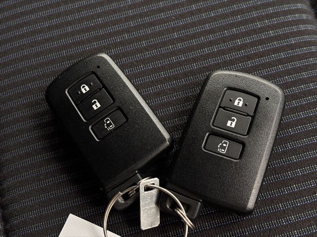 ノア X タイプ1 車いす2名 4WD