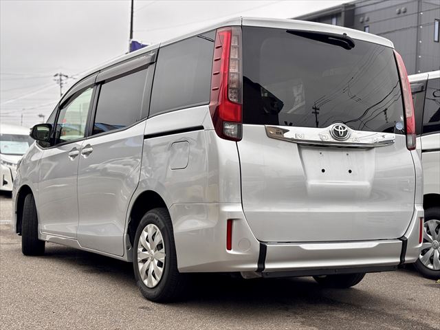 ノア X タイプ1 車いす1名 4WD