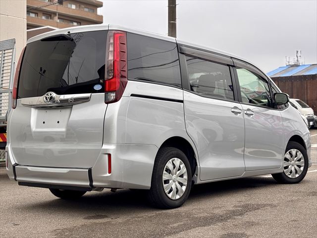 ノア X タイプ1 車いす1名 4WD