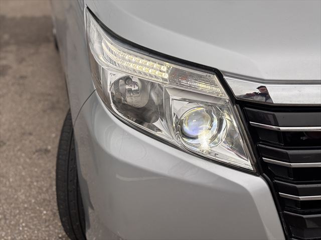 ノア X タイプ1 車いす1名 4WD