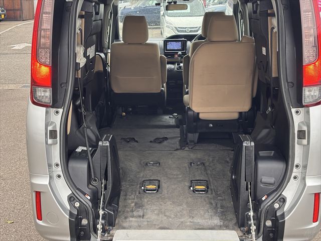 ノア X タイプ1 車いす1名 4WD