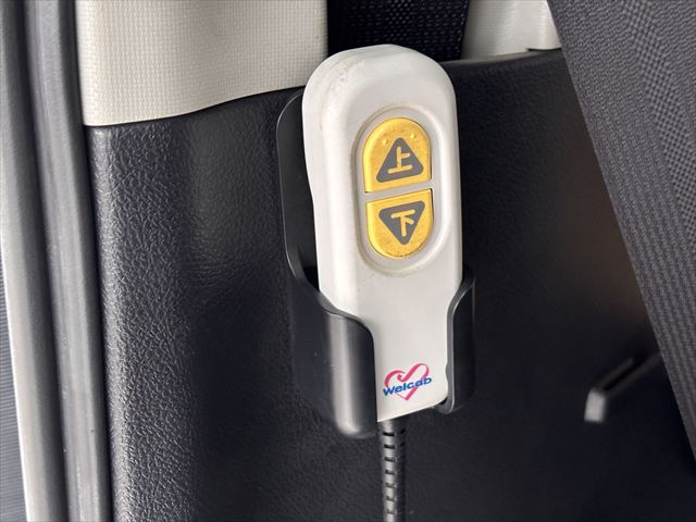 ノア X タイプ1 車いす1名 4WD