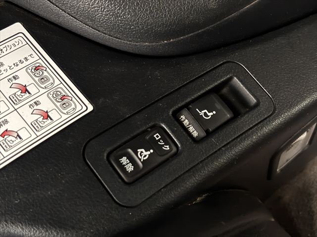 ノア X タイプ1 車いす1名 4WD