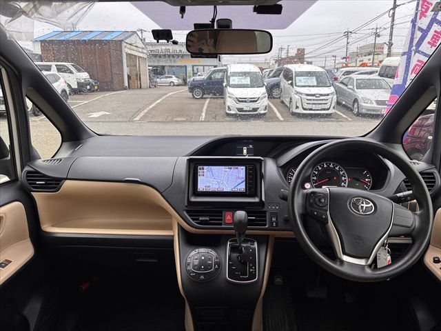 ノア X タイプ1 車いす1名 4WD