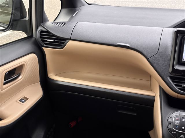 ノア X タイプ1 車いす1名 4WD