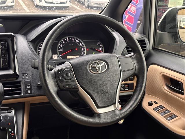 ノア X タイプ1 車いす1名 4WD