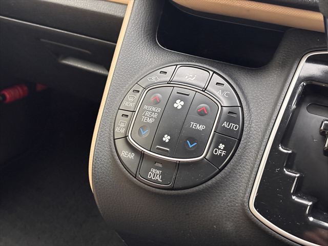 ノア X タイプ1 車いす1名 4WD