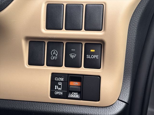 ノア X タイプ1 車いす1名 4WD