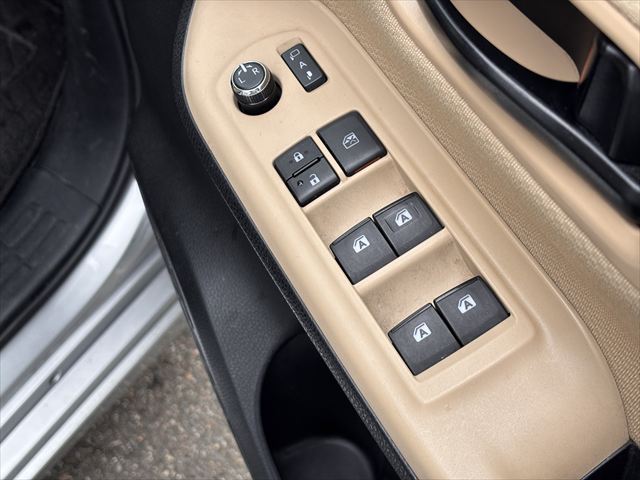 ノア X タイプ1 車いす1名 4WD