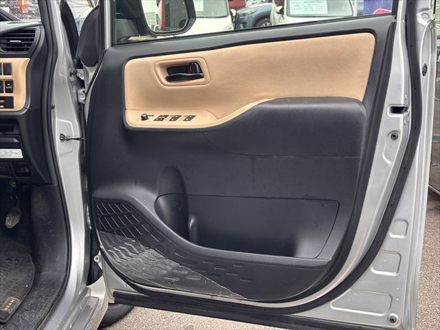 ノア X タイプ1 車いす1名 4WD