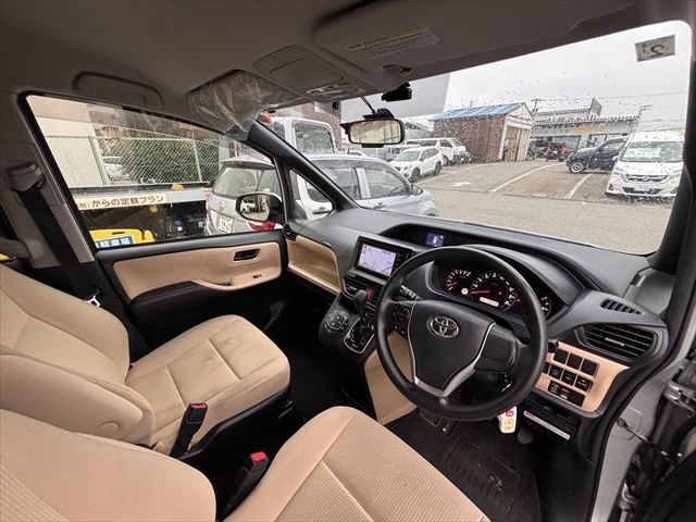 ノア X タイプ1 車いす1名 4WD