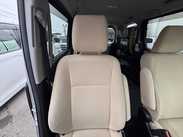 ノア X タイプ1 車いす1名 4WD