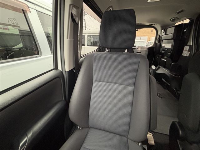 ノア X タイプ1 車いす2名 4WD