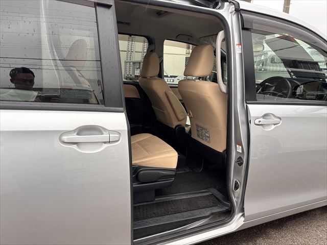 ノア X タイプ1 車いす1名 4WD