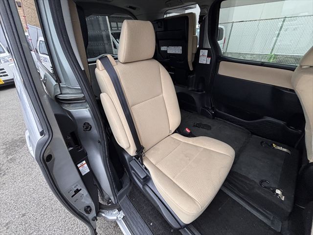 ノア X タイプ1 車いす1名 4WD