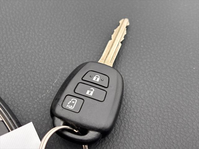 ノア X タイプ1 車いす1名 4WD