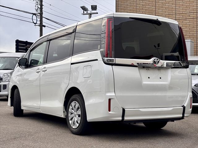 ノア X タイプ1 車いす2名仕様 4WD