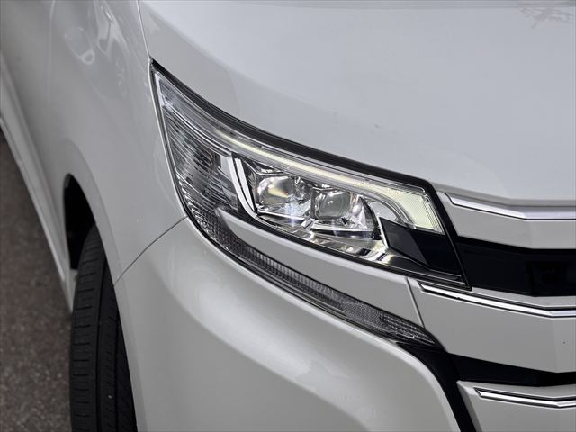 ノア X タイプ1 車いす2名仕様 4WD