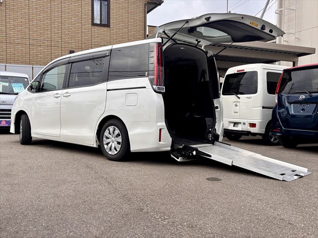 ノア X タイプ1 車いす2名仕様 4WD