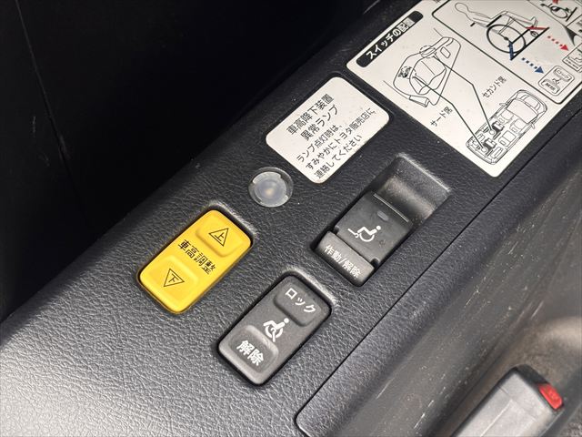 ノア X タイプ1 車いす2名仕様 4WD