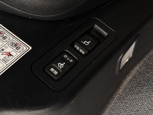 ノア X タイプ1 車いす2名仕様 4WD