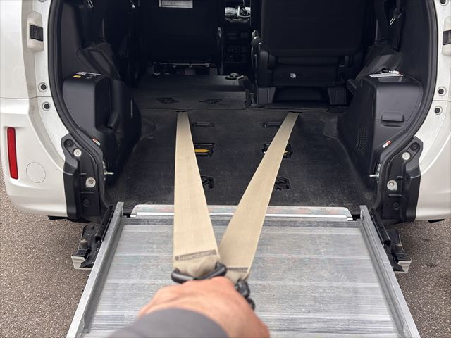 ノア X タイプ1 車いす2名仕様 4WD