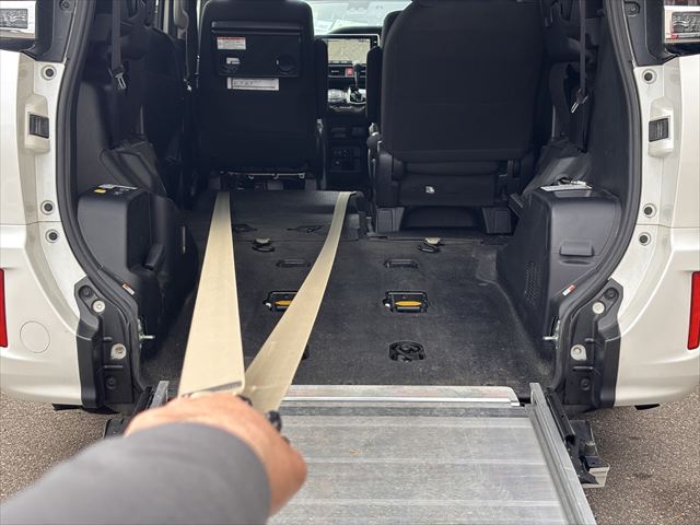 ノア X タイプ1 車いす2名仕様 4WD