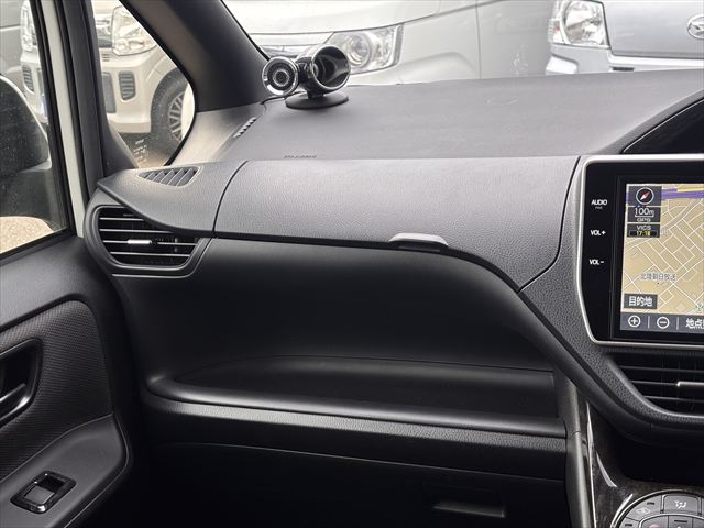 ノア X タイプ1 車いす2名仕様 4WD