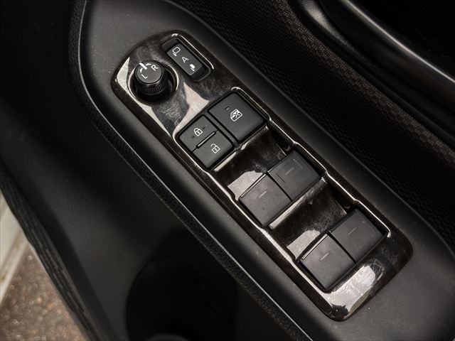 ノア X タイプ1 車いす2名仕様 4WD