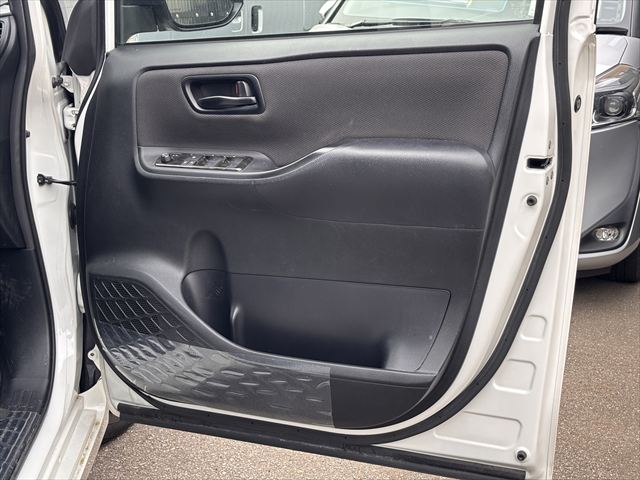 ノア X タイプ1 車いす2名仕様 4WD