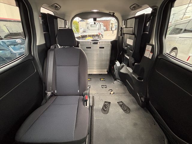 ノア X タイプ1 車いす2名仕様 4WD