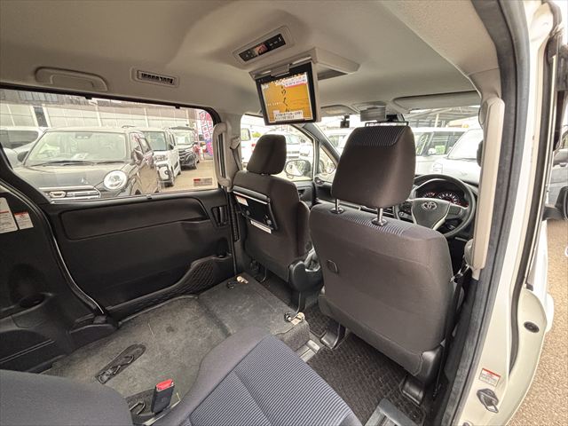 ノア X タイプ1 車いす2名仕様 4WD