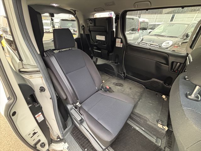 ノア X タイプ1 車いす2名仕様 4WD