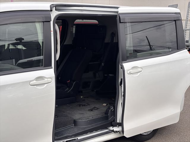 ノア X タイプ1 車いす2名仕様 4WD