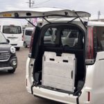 ノア X タイプ1 車いす2名仕様 4WD