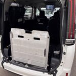 ノア X タイプ1 車いす2名仕様 4WD