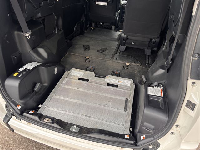 ノア X タイプ1 車いす2名仕様 4WD