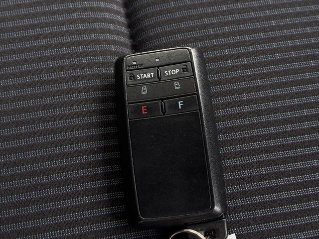 ノア X タイプ1 車いす2名仕様 4WD