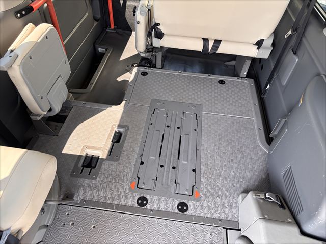 NV350キャラバンバン リアリフト 車いす2名 ディーゼル4WD