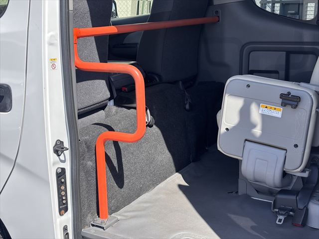 NV350キャラバンバン リアリフト 車いす2名 ディーゼル4WD