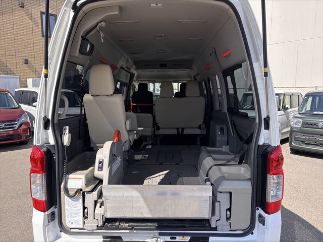 NV350キャラバンバン リアリフト 車いす2名 ディーゼル4WD