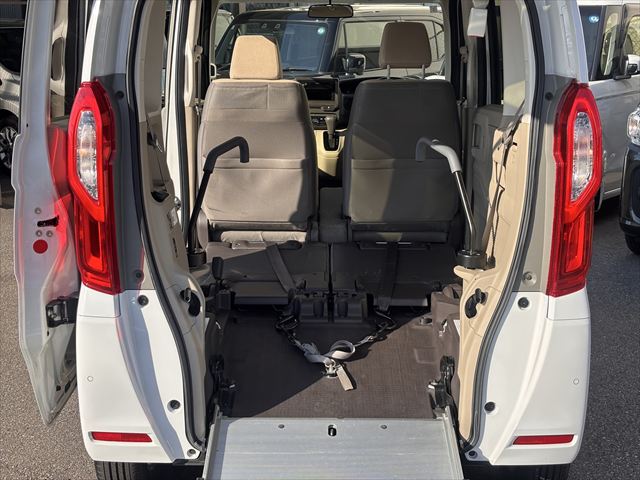 N-BOX G スロープ 4WD 助手席側オートステップ付き